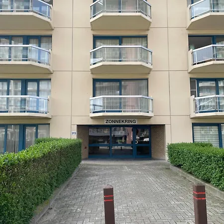 Spacious Seaside Apartman *