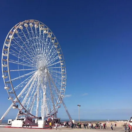 Spacious Seaside شقة